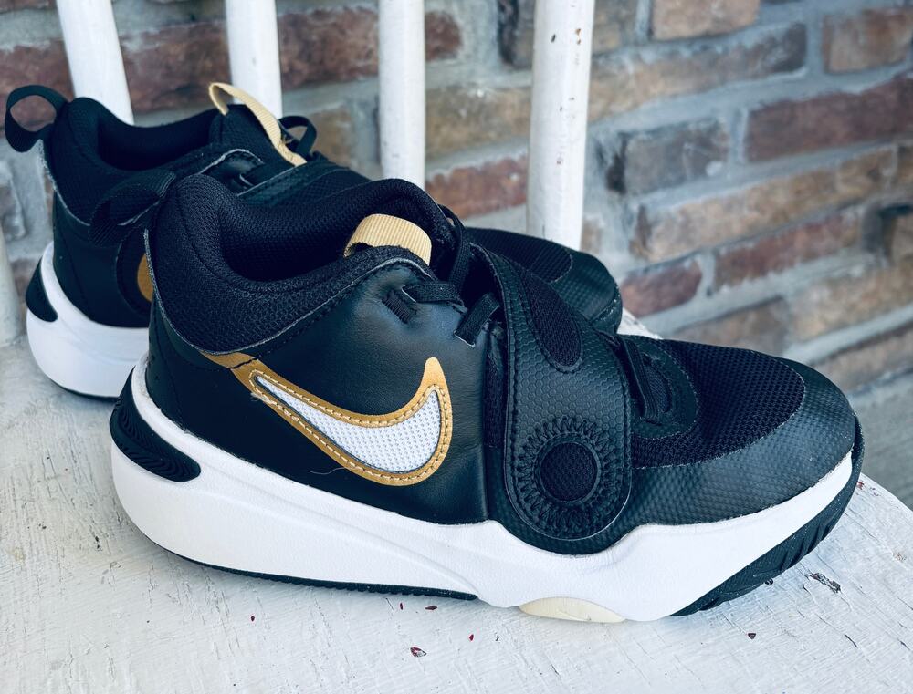 Boys' Nike Team Hustle D 11 Basketball Shoes, Size 3.5Y